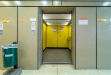 Bahnhof Bozen: Aufzug Unterführung Parkhaus Bozen Mitte